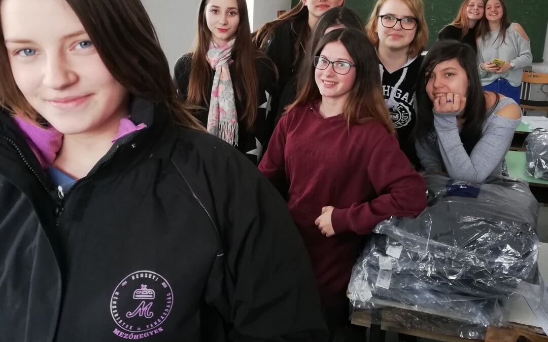 Télikabátokkal egészült ki a Kozma tanulóinak munkaruhája