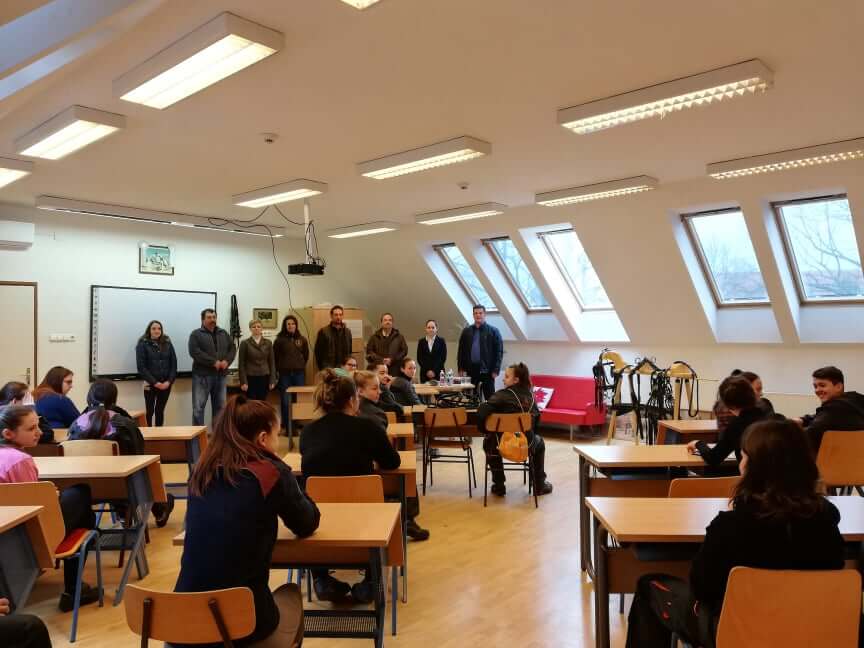 Szintvizsgáztak a Ménesbirtok iskolájának gépész és lovász tanulói